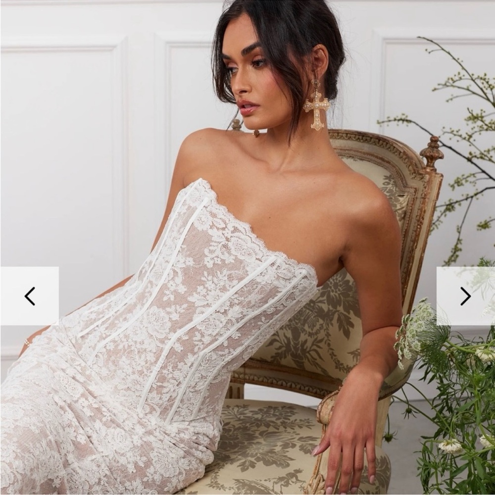 V. Chapman capulet midi dress in white chantilly lace